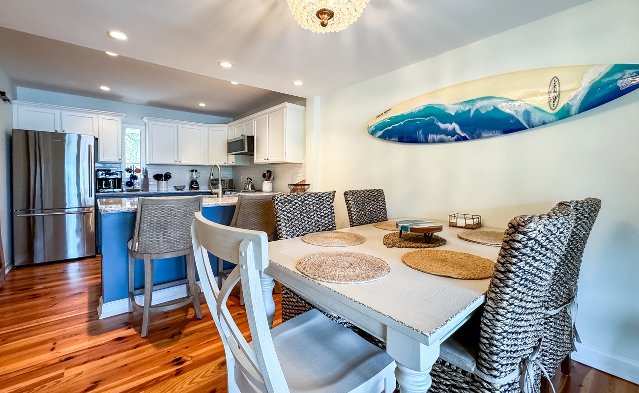 Kitchen & Dining Area