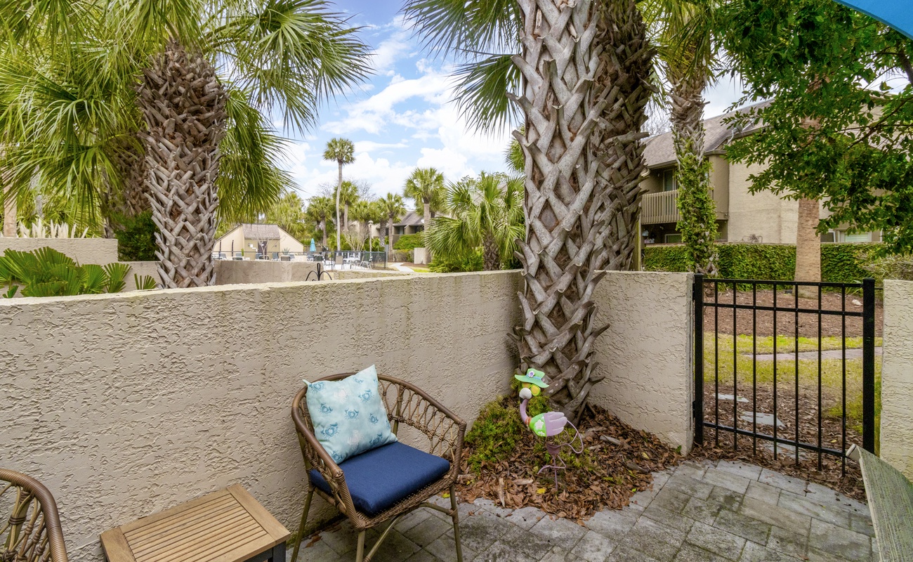 Private Courtyard Patio Close to Pool