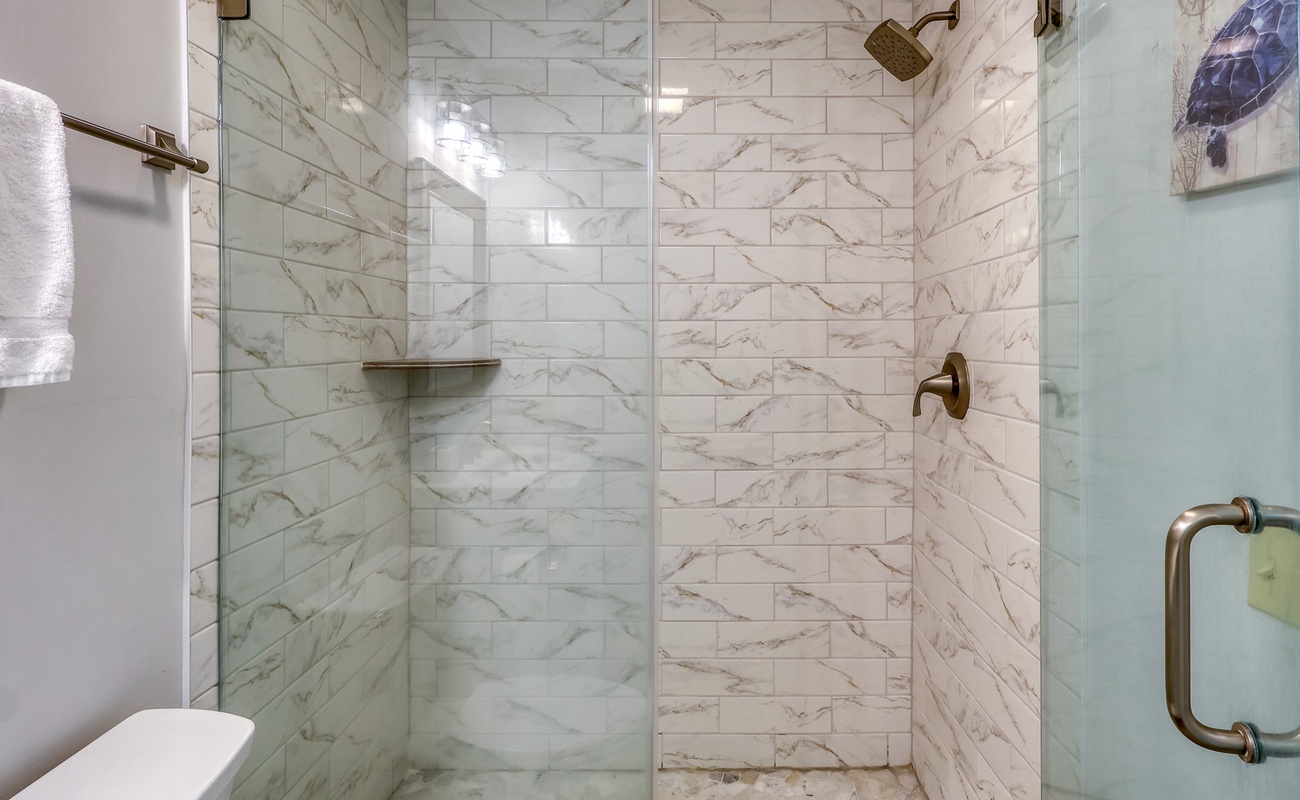 Upstairs Double Twin Suite Bathroom