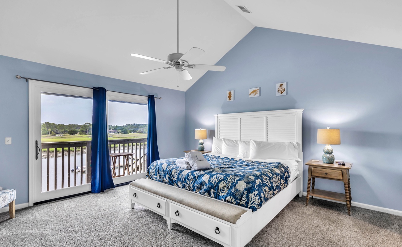 Primary Bedroom with King Bed and En-Suite Bathroom (3rd Floor)