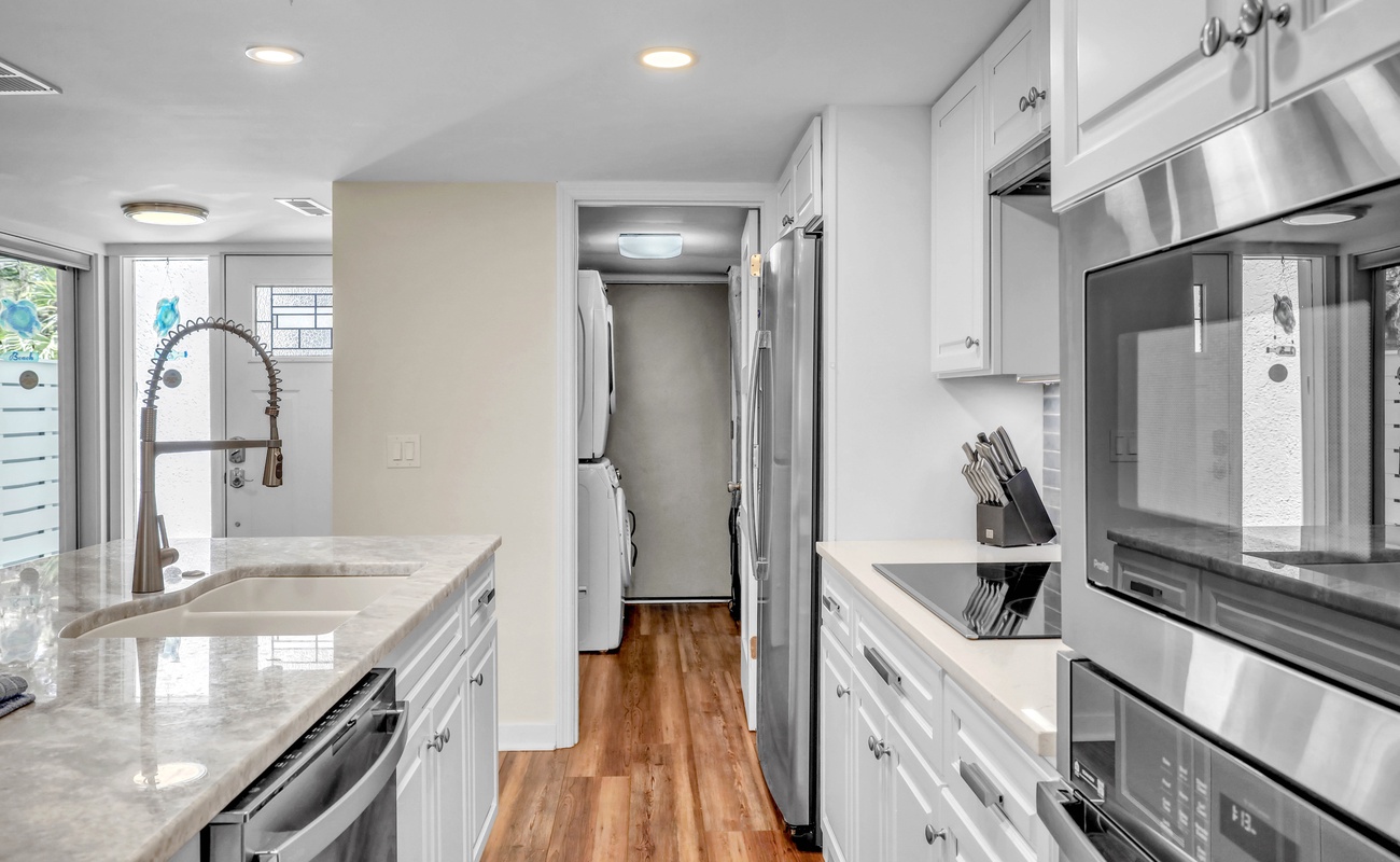 Kitchen and Breakfast Bar