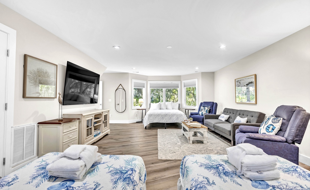 Downstairs Queen and Double Twin Room