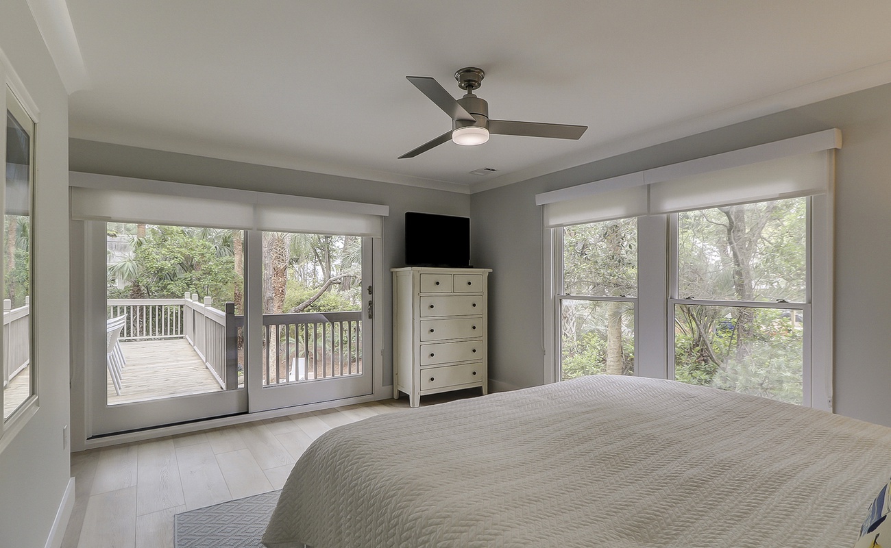 2nd Level Primary 2 w/ Walk-In Shower and Tub