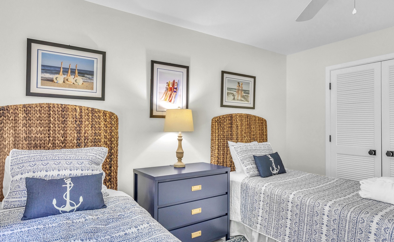 Guest Bedroom with Twin Beds