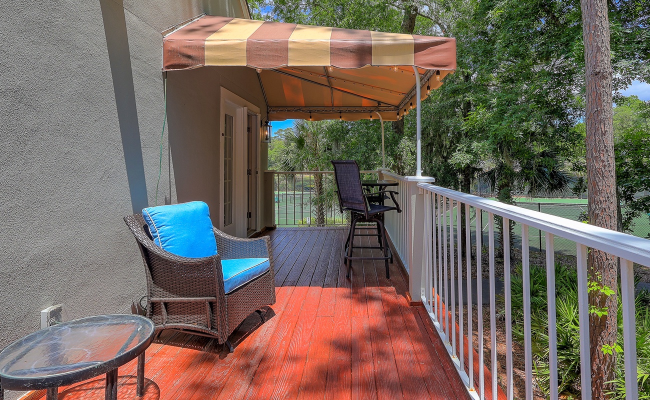 Balcony with Tennis Court Views