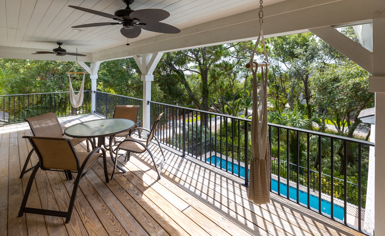 Outdoor Dining for 4 on Upper Level