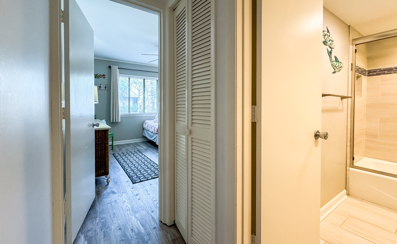 Downstairs Guest Bathroom and Double Full Room