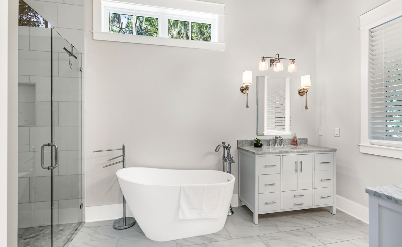 Primary En-Suite Bathroom with Soaking Tub, Dual Vanities, and Walk-In Shower