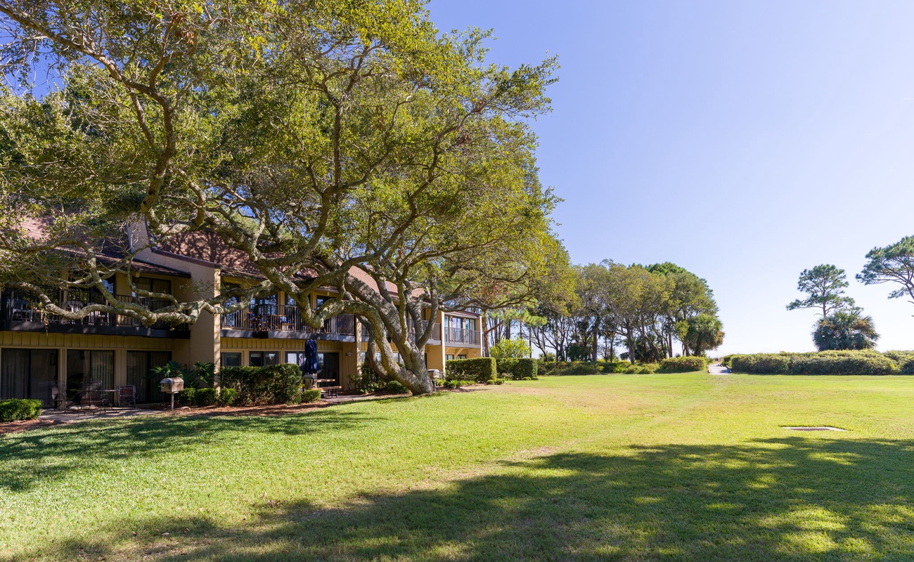 Shared Lawn with Beach Access