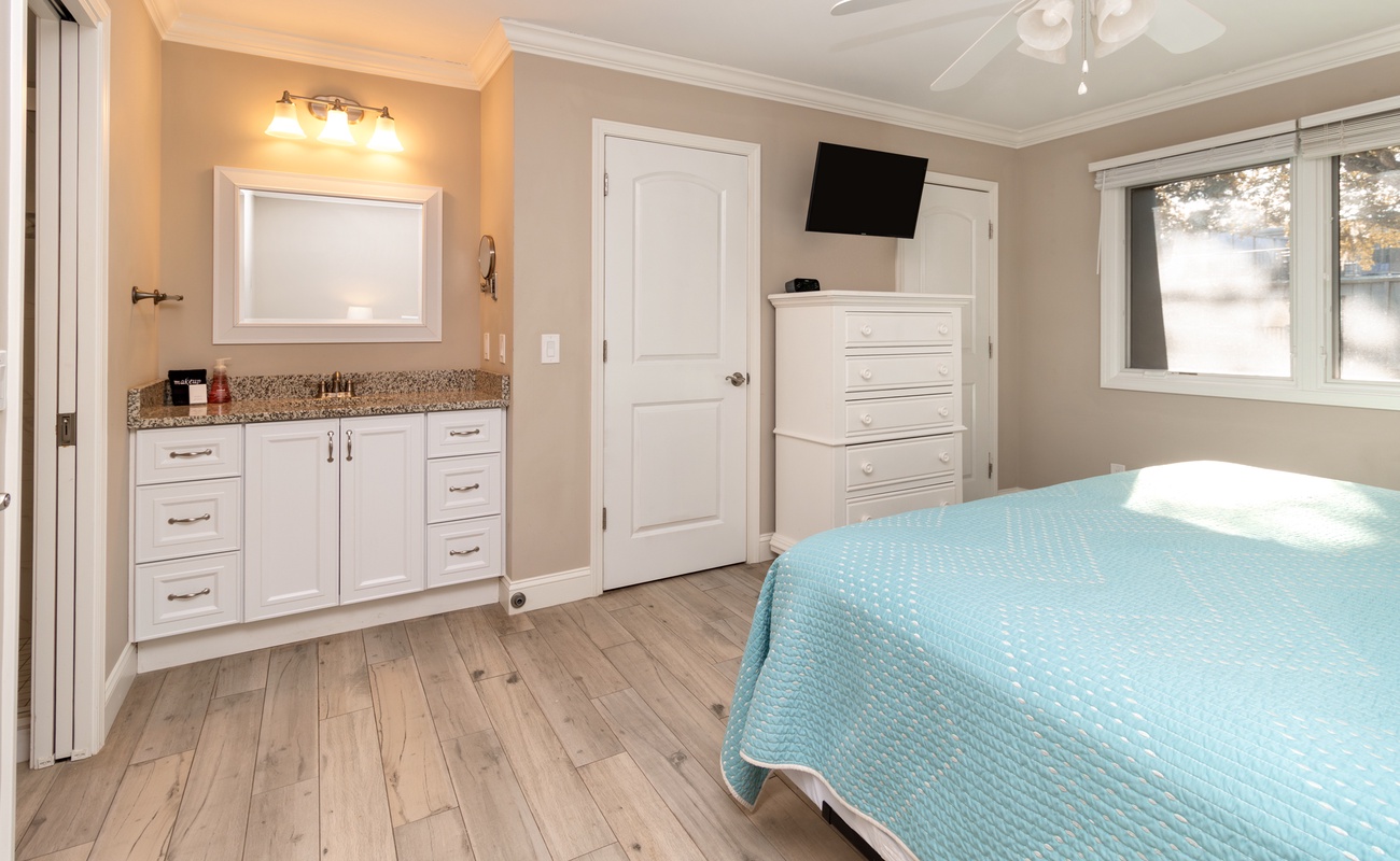 Primary Suite with King Bed