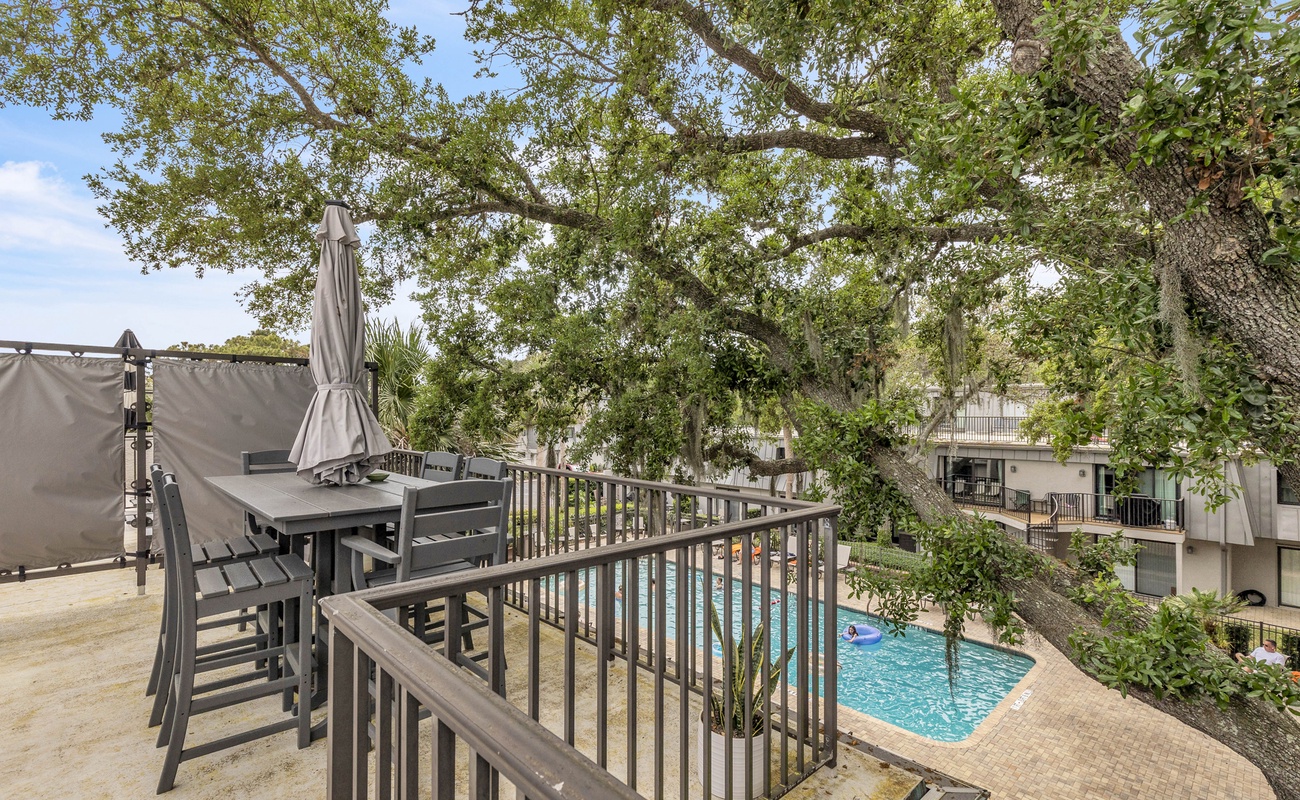 Private Top Deck Overlooking Community Pool