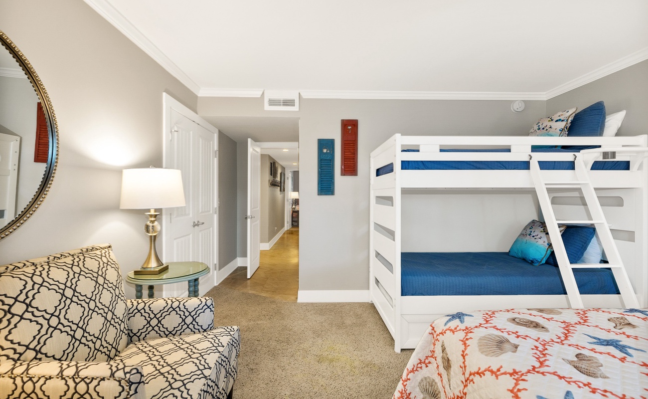 Queen/Twin Bedroom #2 with Private Bath