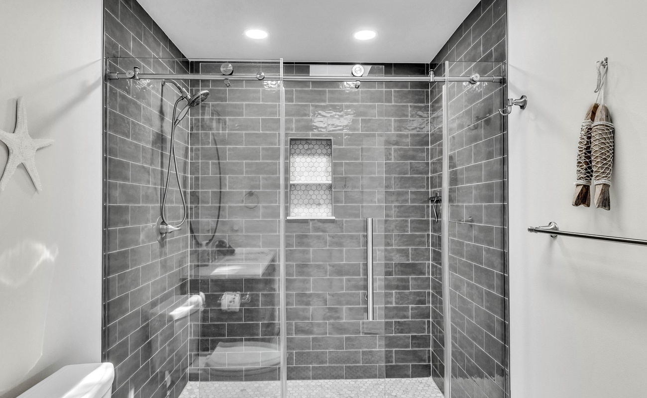 Primary En-Suite Bathroom