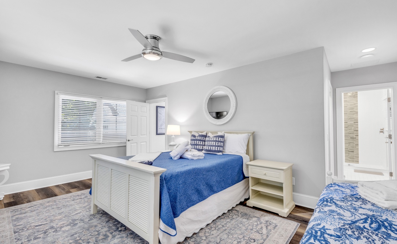 Second Floor Bedroom with Queen Bed, Twin Daybed, and En-Suite Bathroom