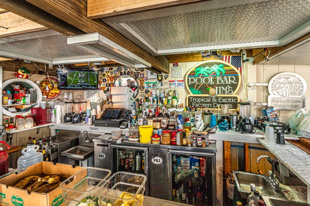 Pool Bar