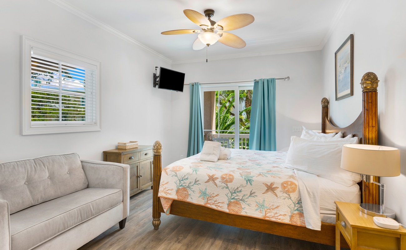 3rd Level King Suite with Balcony and Twin Sleeper Chair