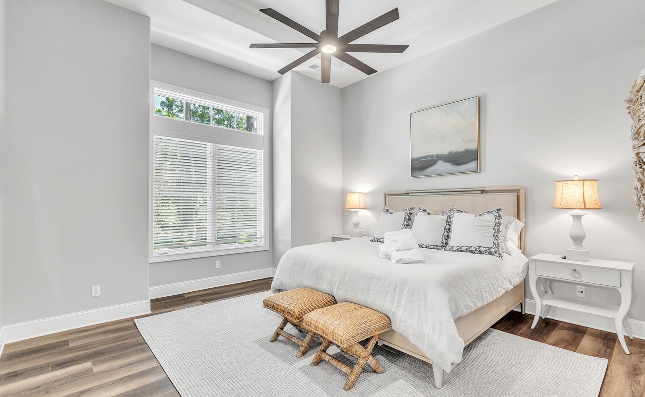 Bedroom with King Bed and En-Suite Bathroom