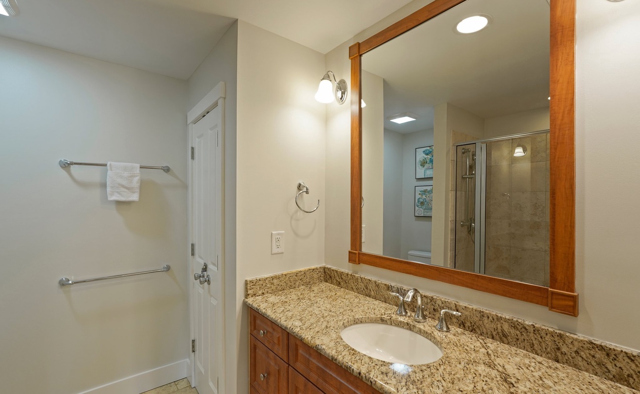 Primary En-Suite Bathroom