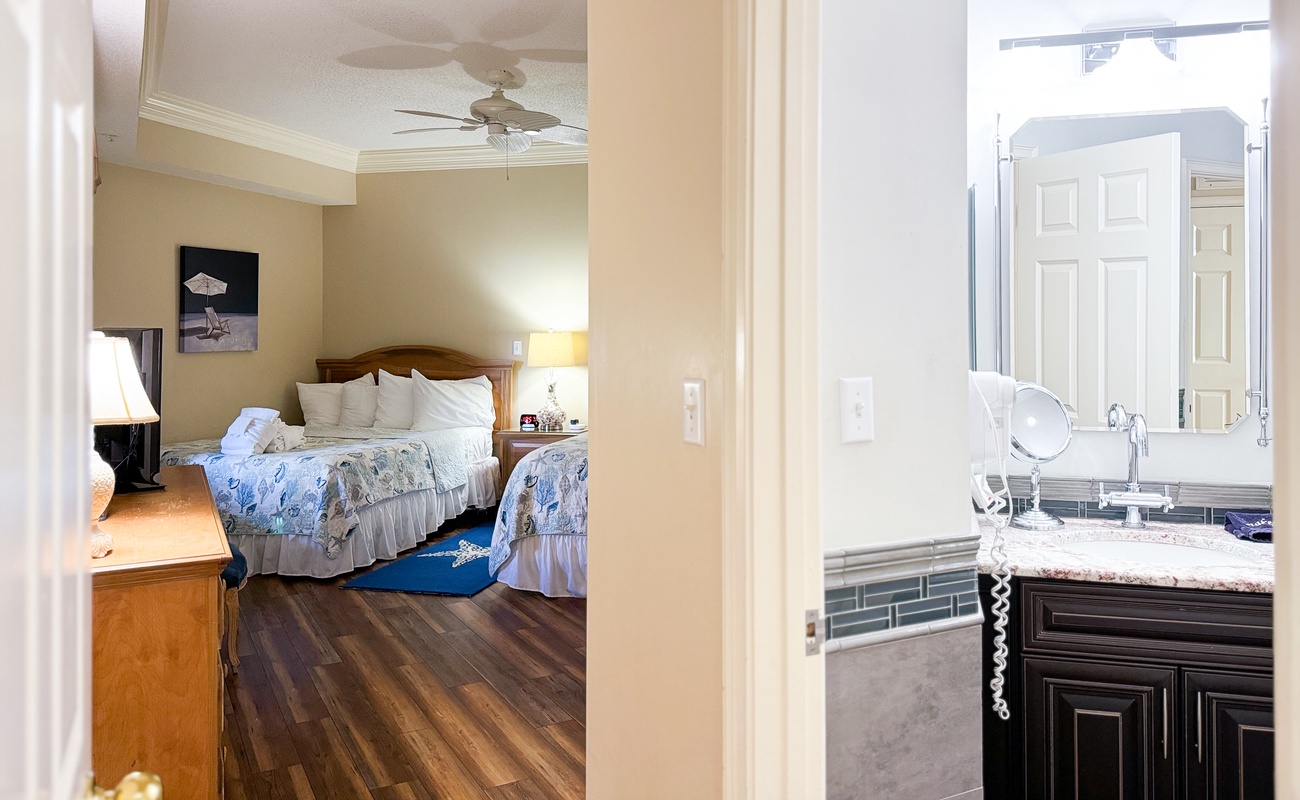 Guest Bedroom with Double Queen