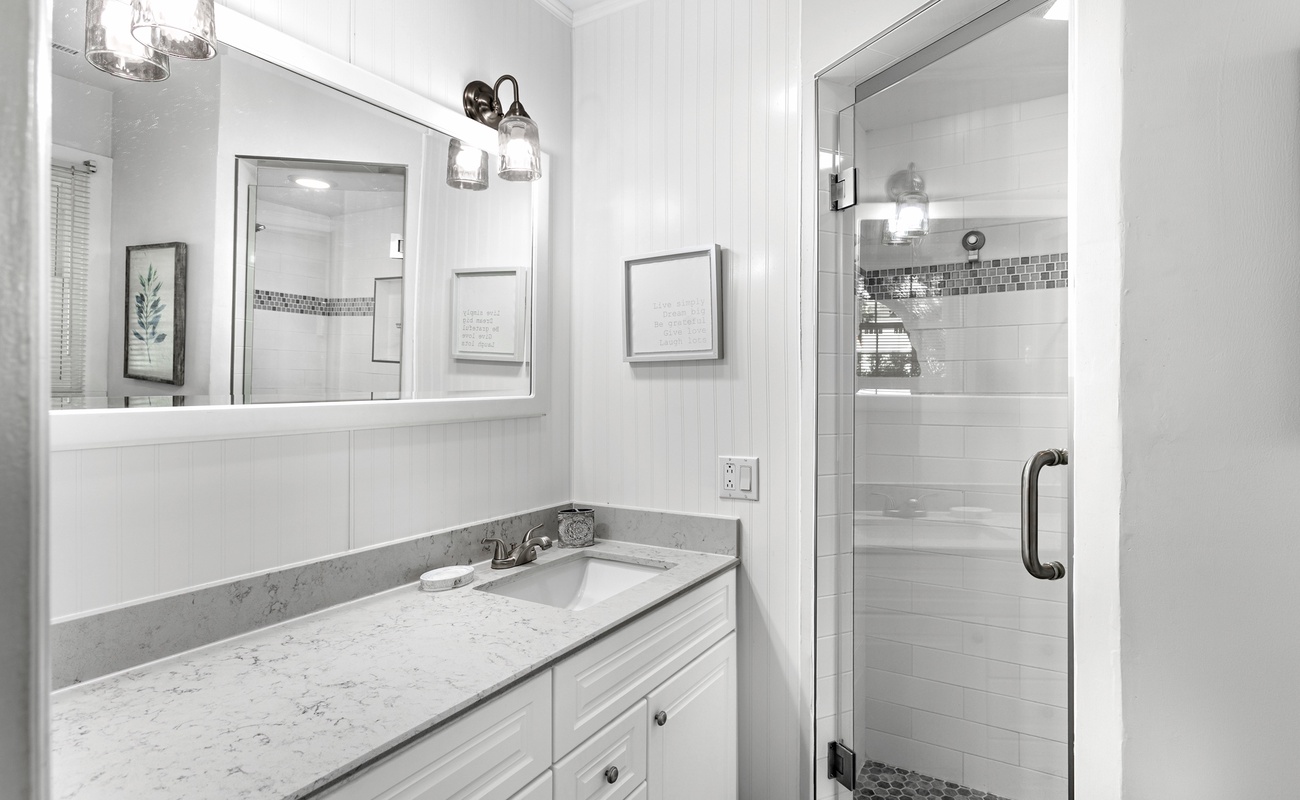 Primary En-Suite Bathroom