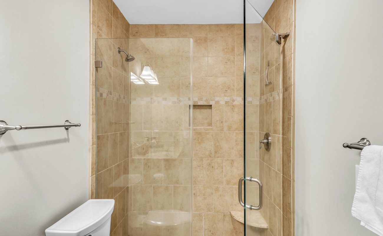 Primary En-Suite Bathroom