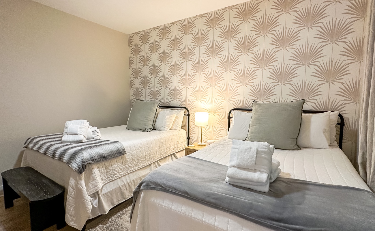 Guest Room with Two Fulls