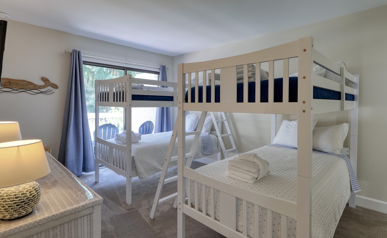 Double Twin Bunk Suite with Shared Balcony