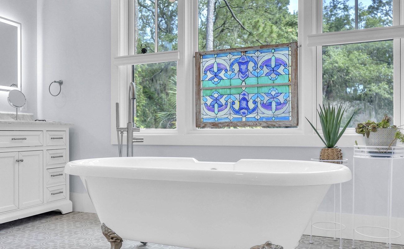 Primary En-Suite Bathroom