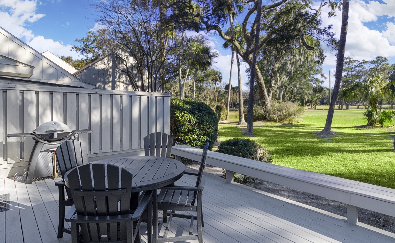 Private Patio Overlooking Golf Course Green
