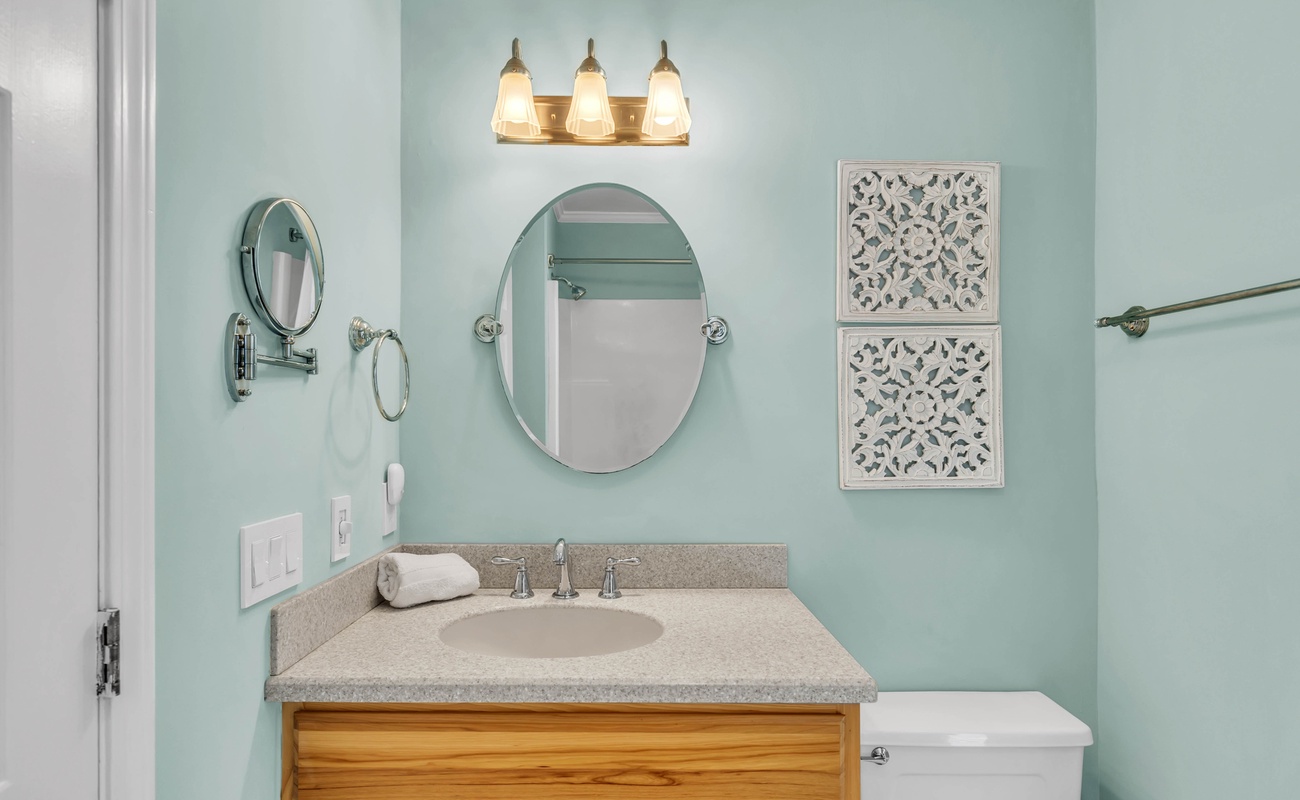 Primary En-Suite Bathroom