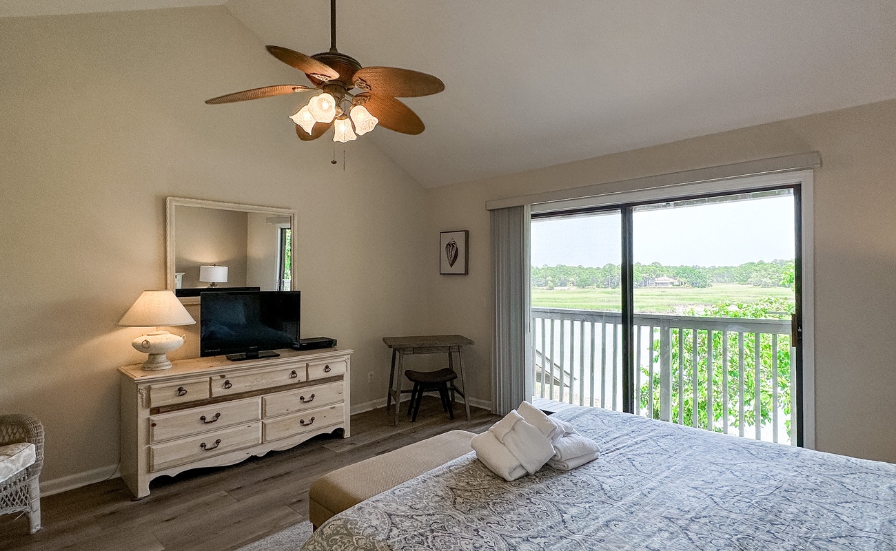 3rd Floor Primary Suite with Shared Bathroom