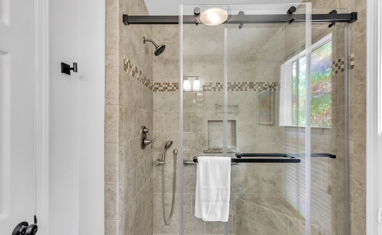 Primary En-Suite Bathroom