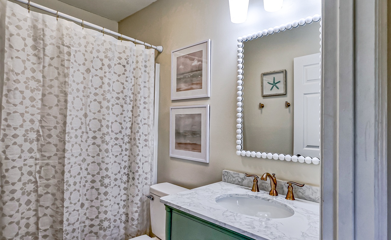 Queen Guest Suite Bathroom