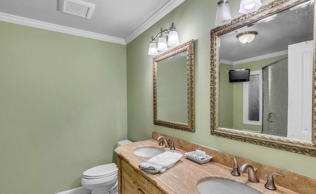 Primary En-Suite Bathroom