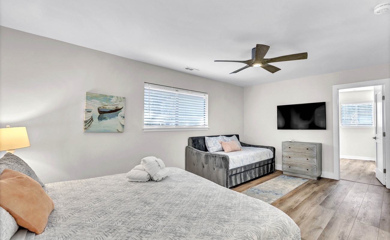 Upstairs King Suite with Daybed