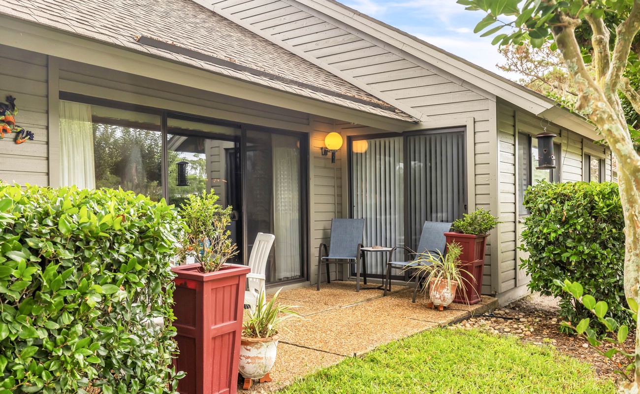 Private Patio Overlooking Golf Course!
