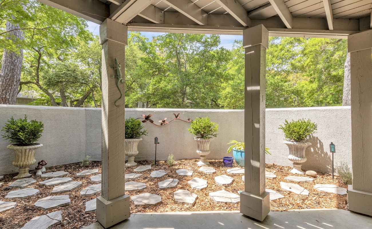 1651 St. Andrew's Common Photo