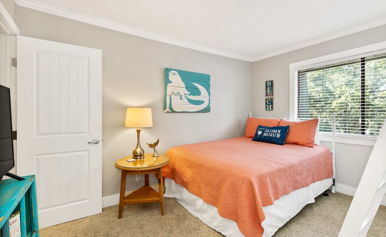 Queen/Twin Bedroom #1