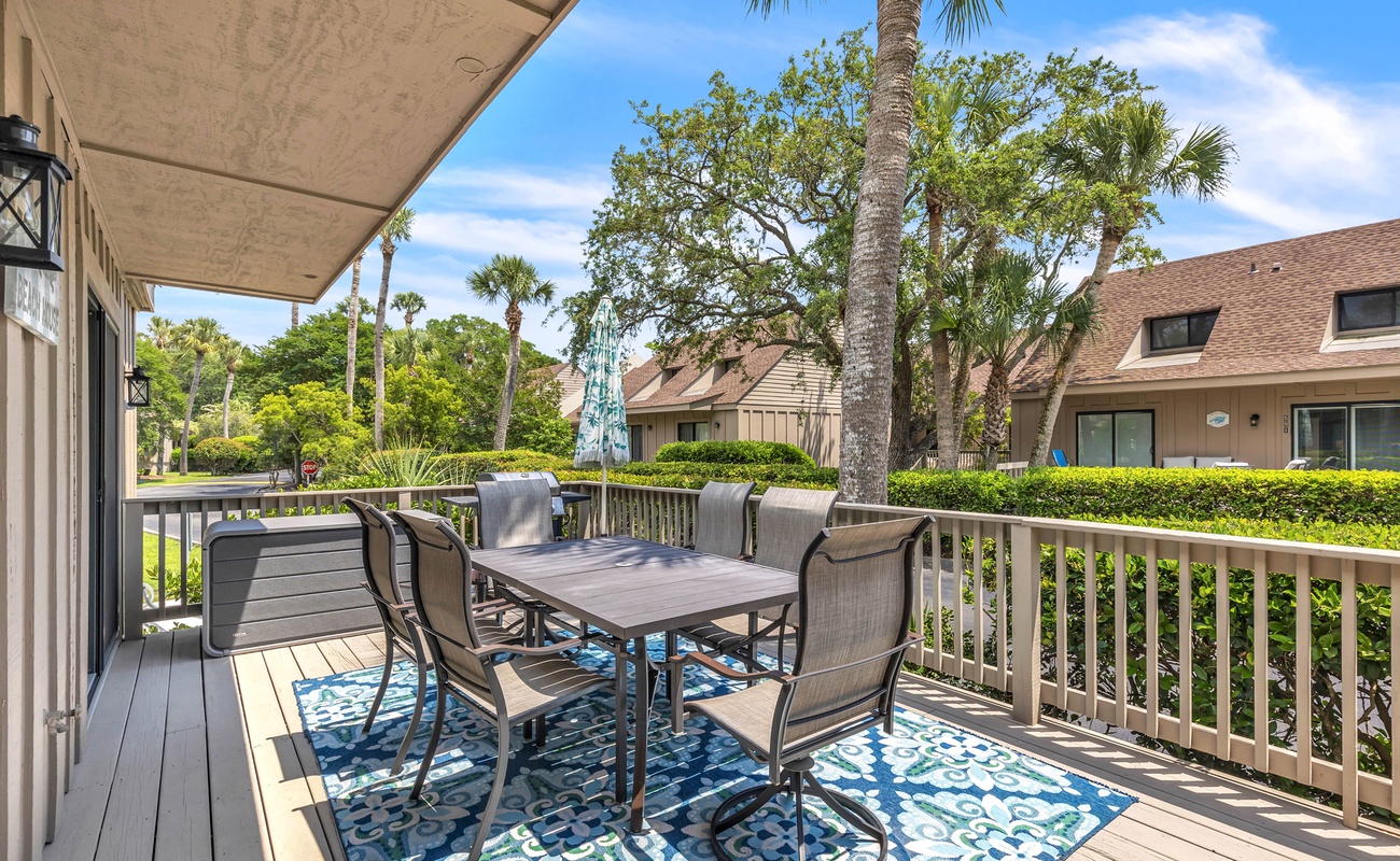 685 Queen's Grant Photo