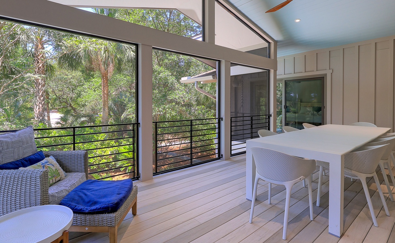 2nd-Level Screen in Porch