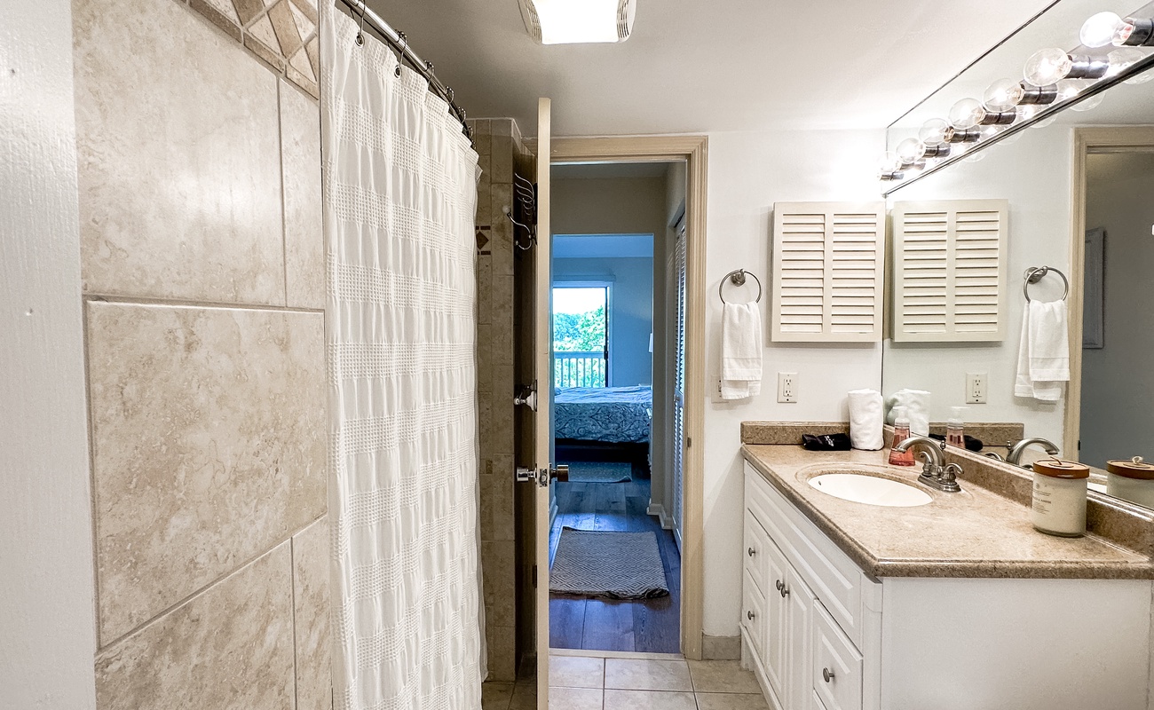 Shared Bathroom for 3rd Floor Rooms