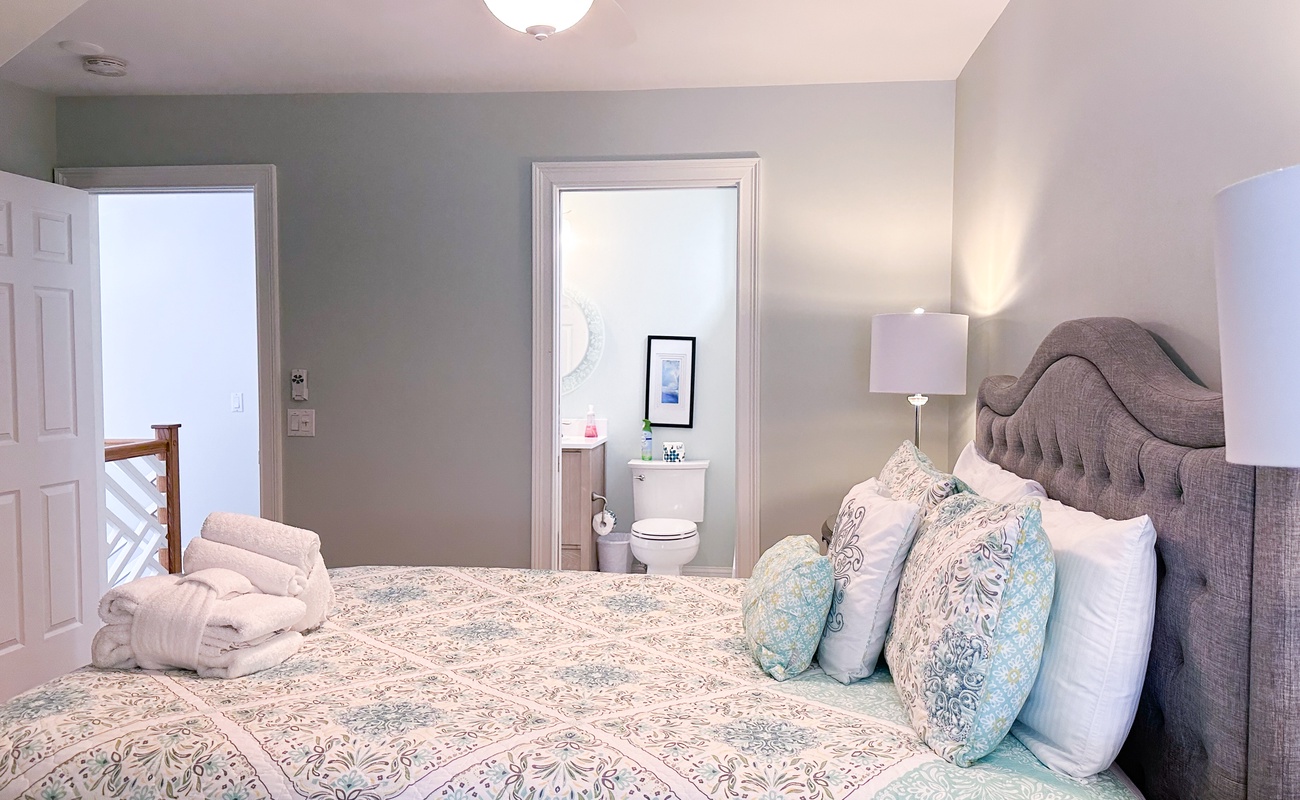 Upstairs Queen Suite