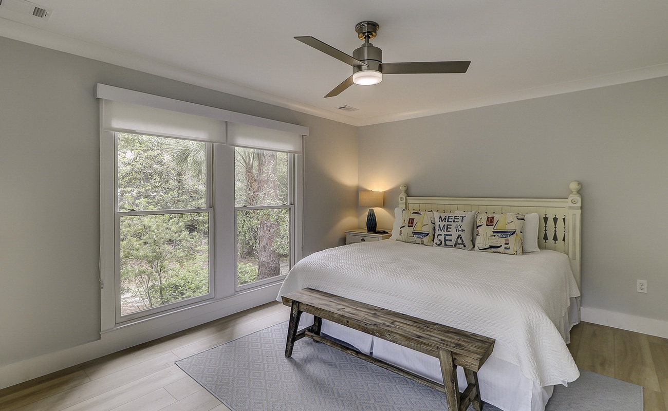 2nd Level Primary 2 w/ Walk-In Shower and Tub