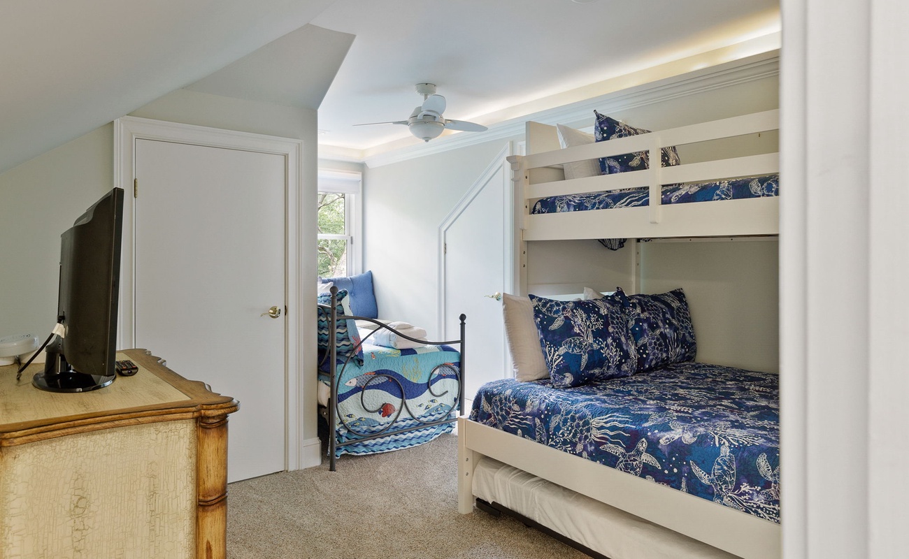 Upstairs Bunk Room #2