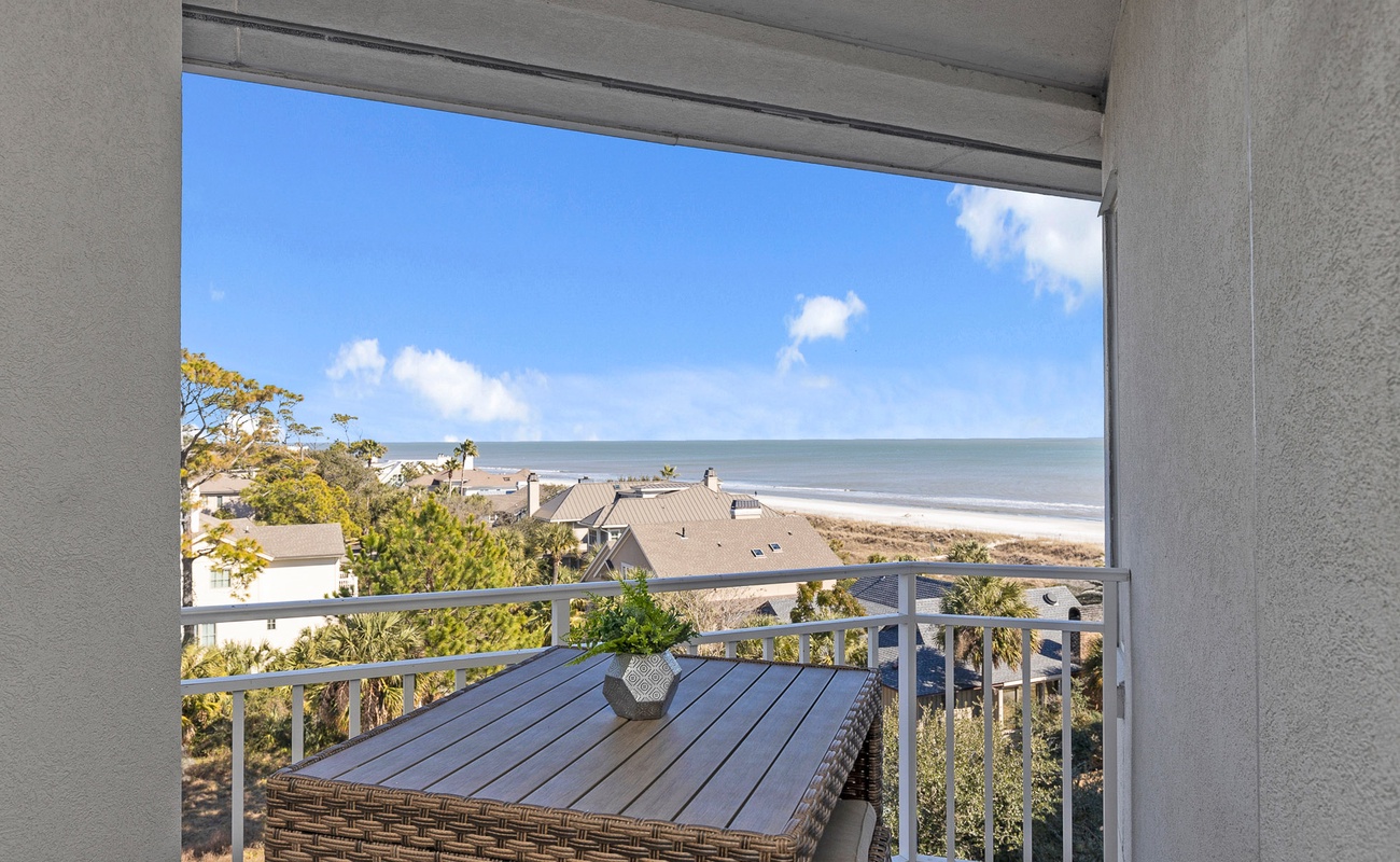 King Primary en Suite Private Balcony