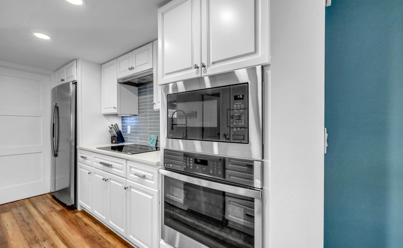 Kitchen and Breakfast Bar