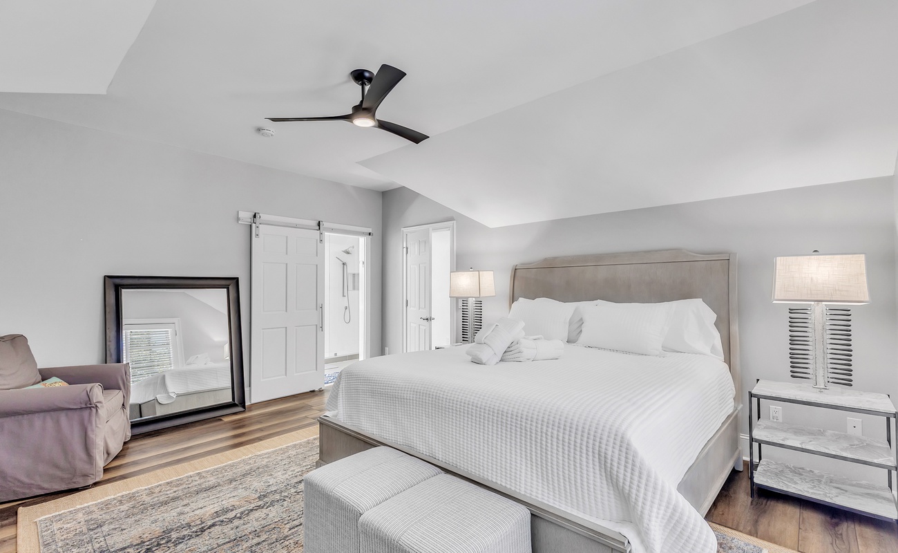 Third Floor Bedroom with King Bed and En-Suite Bathroom