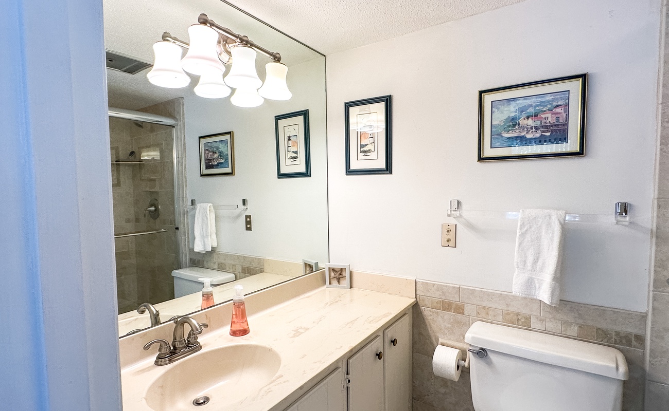 2nd Floor Twin Suite Bathroom