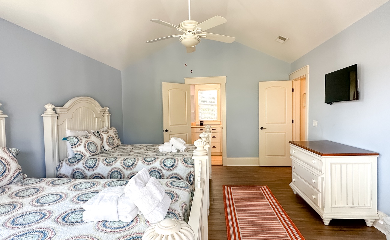 Upstairs Double Queen Suite with Balcony