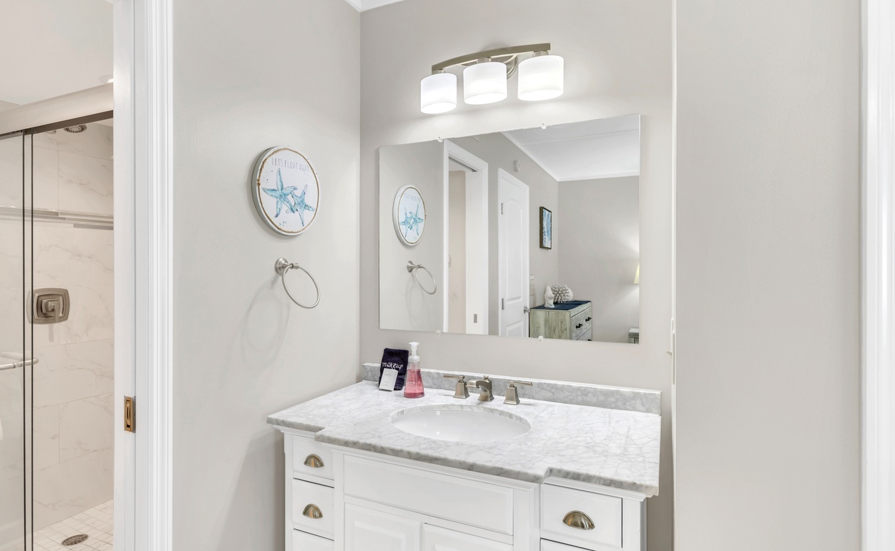 Primary En-Suite Bathroom